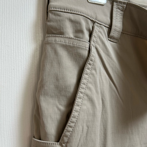 Men’s khaki Columbia shorts - Picture 5 of 6
